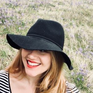 Meet your Posher, Lalainya